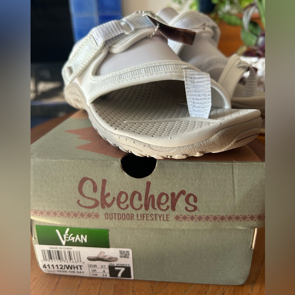 Skechers Women's Reggae - Seize the Day - Toe Thong Sandals, size 7